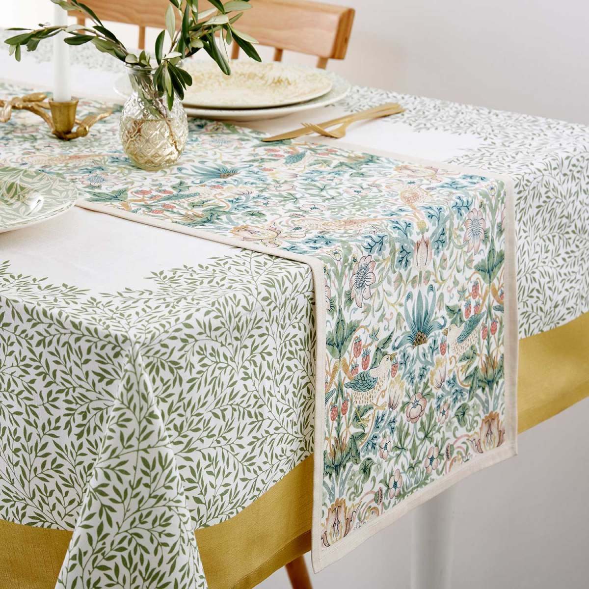 Spode Rug Morris & Co x Spode Stawberry Thief Table Runner - Ruggable