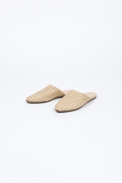 Cream Women’s Fuzzy Slipper 2