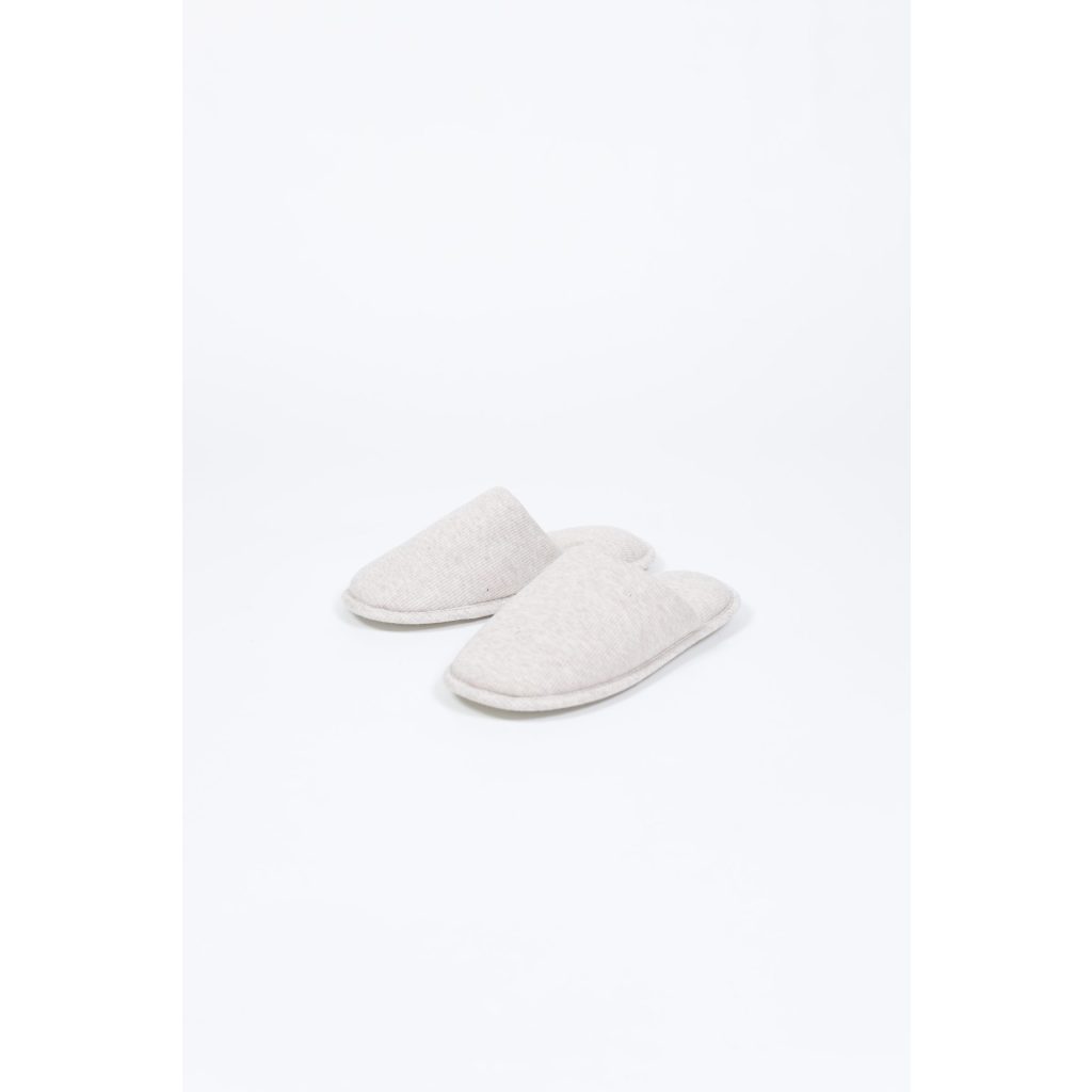 Cream Women’s Fuzzy Slipper