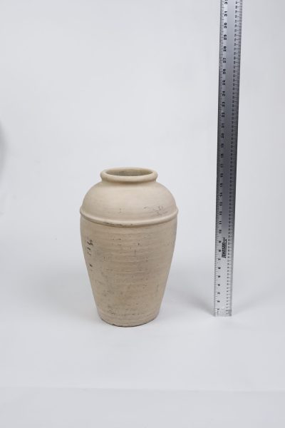 Old White Vase 10″ x 15″